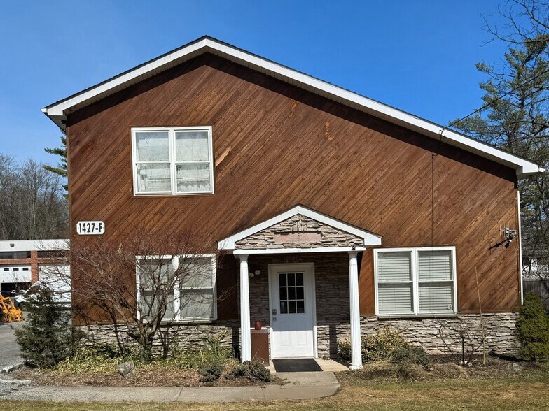 More Photos Of 12 Timothy Heights rd, Pleasant Valley Flex For Lease