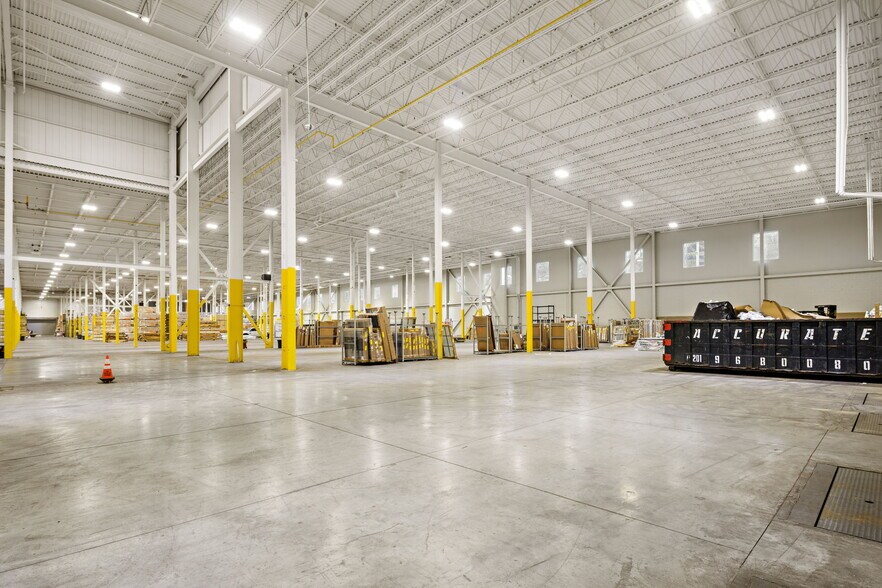 More Photos Of 6001 Tonnelle Ave, North Bergen Warehouse For Lease