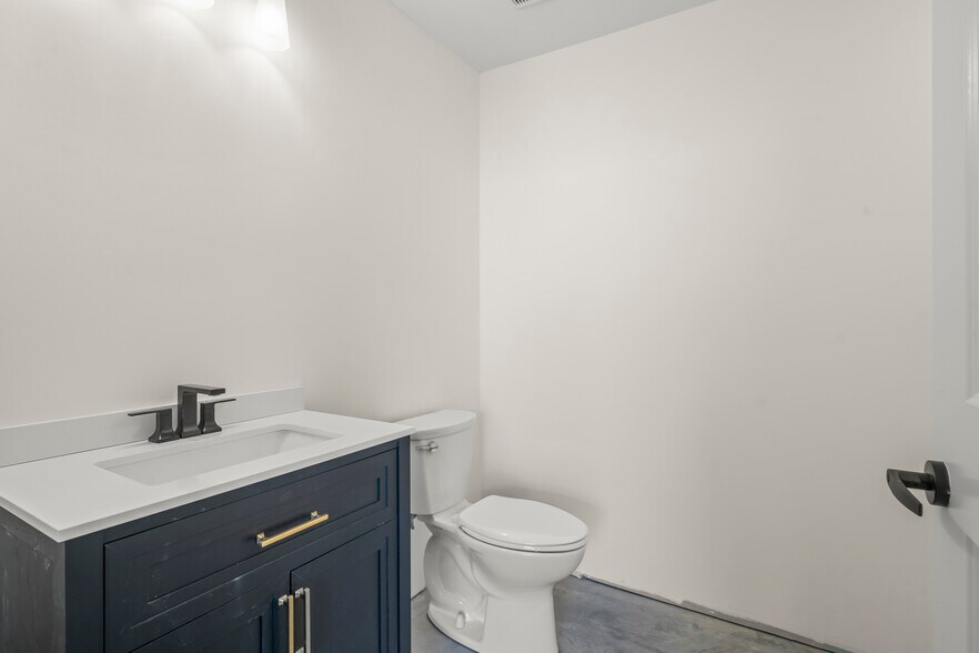 More Photos Of 4477 34th Ave, Cincinnati Self Storage For Sale