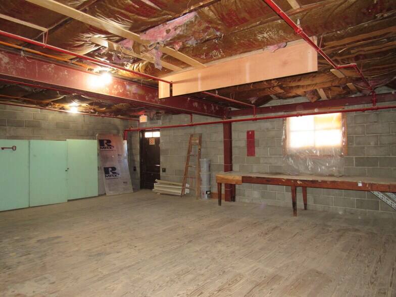 More Photos Of 4 7th St, Frenchtown Distribution For Lease