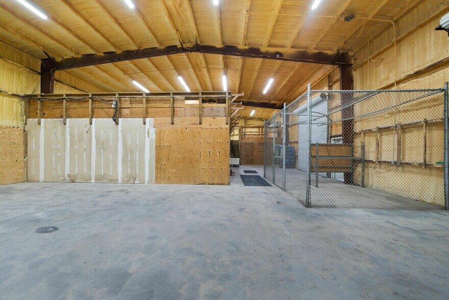 More Photos Of 1225 Transmitter Rd, Panama City Warehouse For Lease