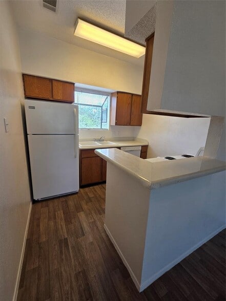 More Photos Of 2423 W Slaughter Ln, Austin Multifamily For Sale