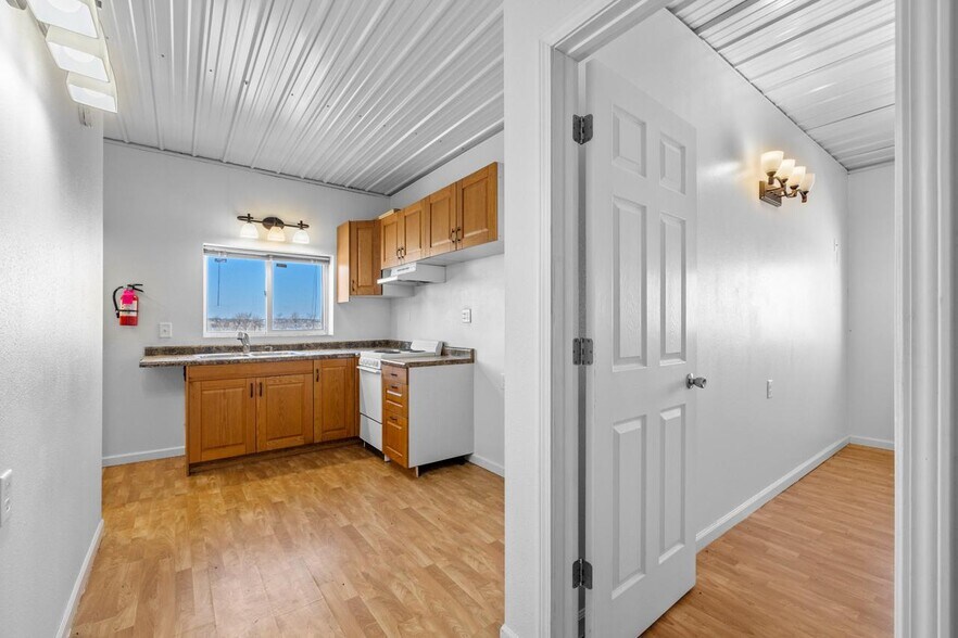 More Photos Of 2708 30th Ave NE, Minot Manufacturing For Sale