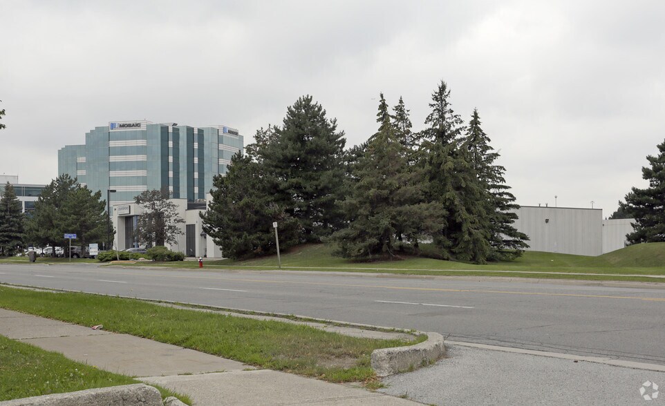 More Photos Of 2740 Matheson Blvd E, Mississauga Light Distribution For Lease