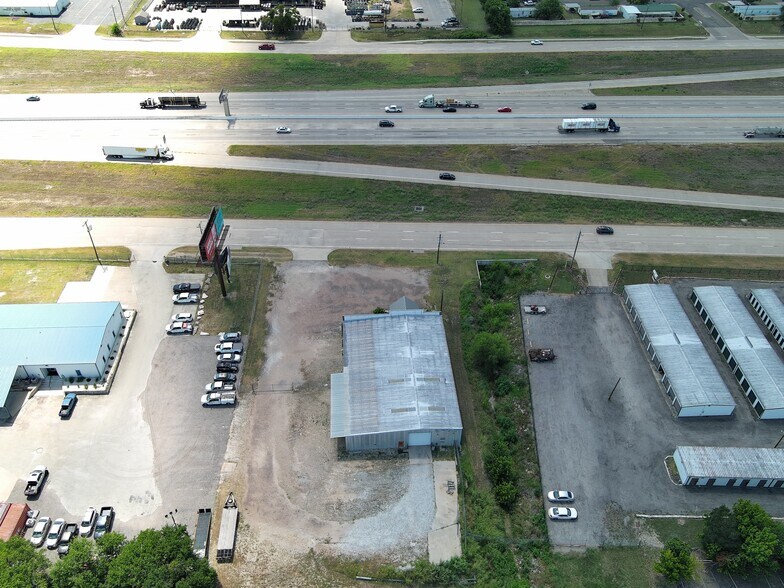More Photos Of 2604 S IH 35, Belton Flex For Lease