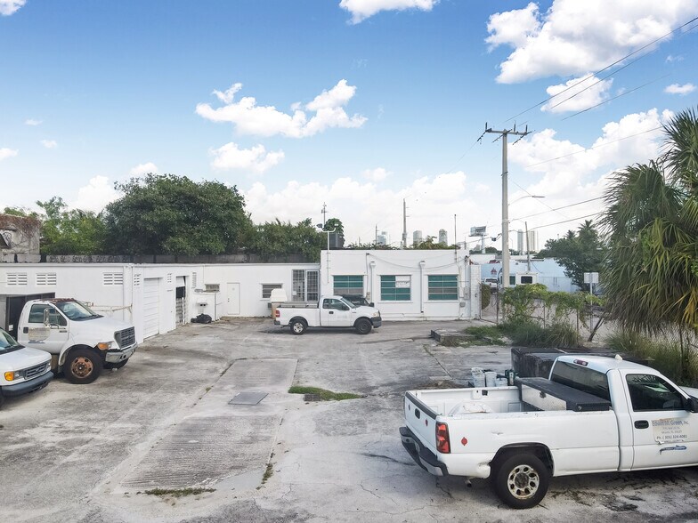 More Photos Of 775 NW 21st St, Miami Service For Lease