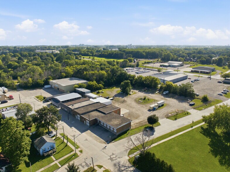 More Photos Of 708-712 S Jefferson Ave, Mason City Warehouse For Sale