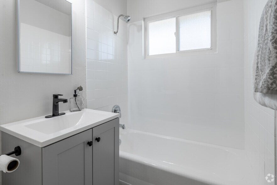 More Photos Of 870-899 S Philadelphia St, Anaheim Apartments For Sale