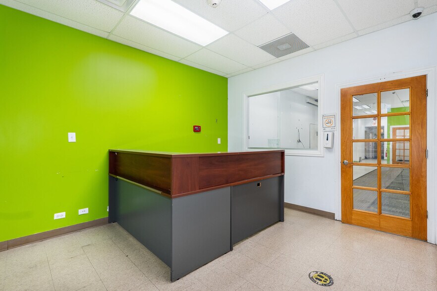More Photos Of 7541 N Western Ave, Chicago Office For Sale