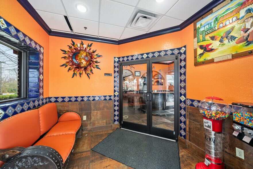 More Photos Of 1420 Interstate Dr, Cookeville Restaurant For Sale