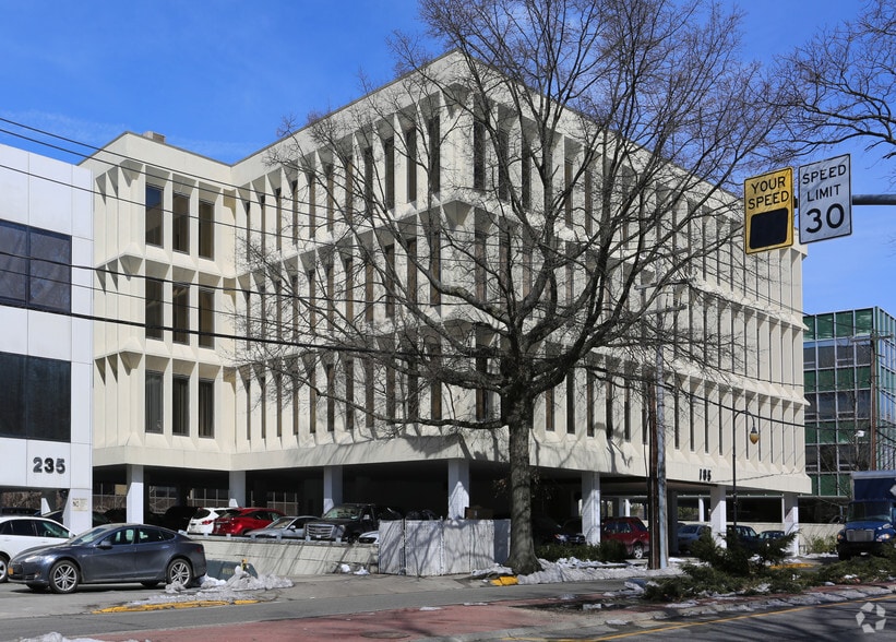More Photos Of 185 Great Neck Rd, Great Neck Office For Lease