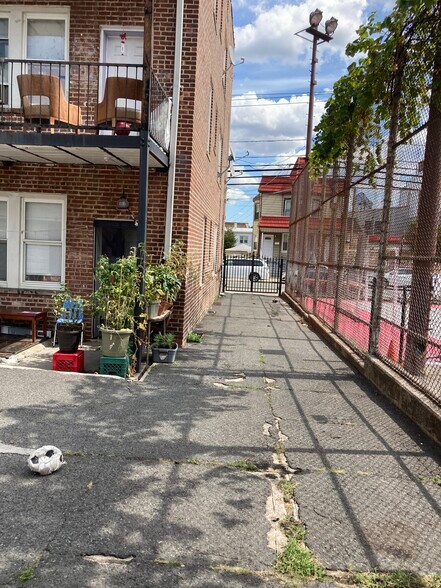 More Photos Of 630-632 N 6th St, Newark Apartments For Sale