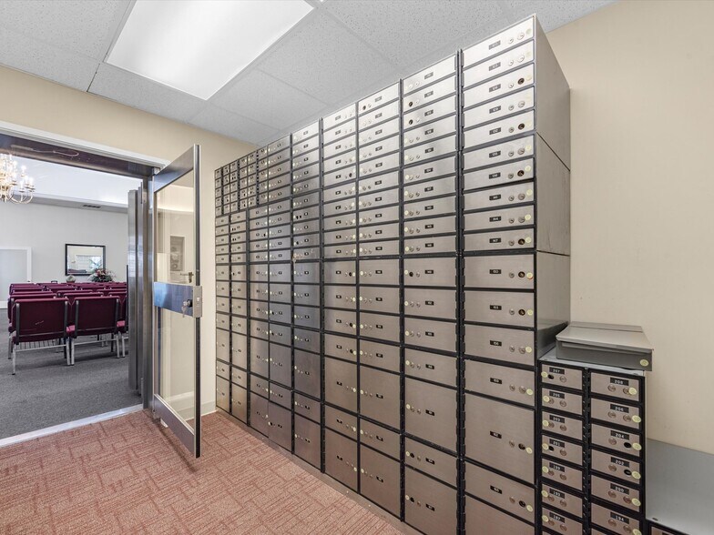 More Photos Of 910 Fairmont Pky, Pasadena Storefront Retail Office For Sale