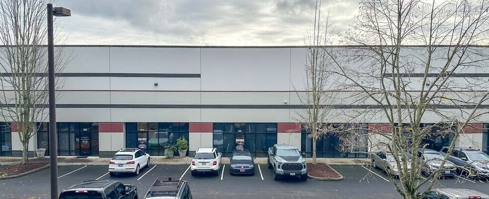 More Photos Of 25999 SW Canyon Creek Rd, Wilsonville Warehouse For Lease