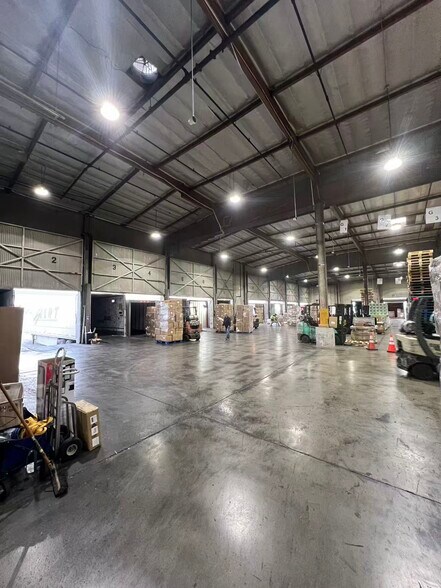 More Photos Of 245 N Vineland Ave, City Of Industry Warehouse For Lease