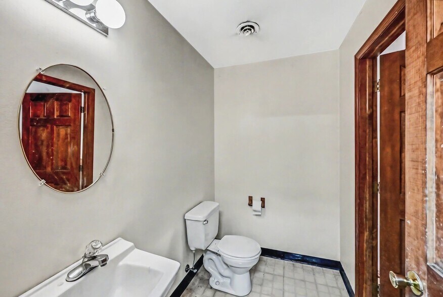 More Photos Of 15924 PA-407 Sr, Fleetville Office For Sale