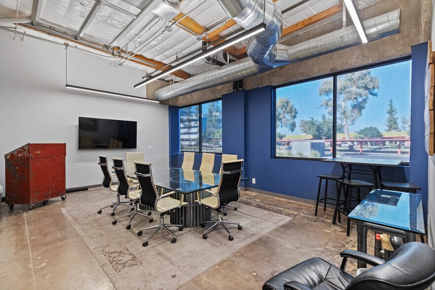 More Photos Of 2410 W Royal Palm Rd, Phoenix Light Manufacturing For Sale