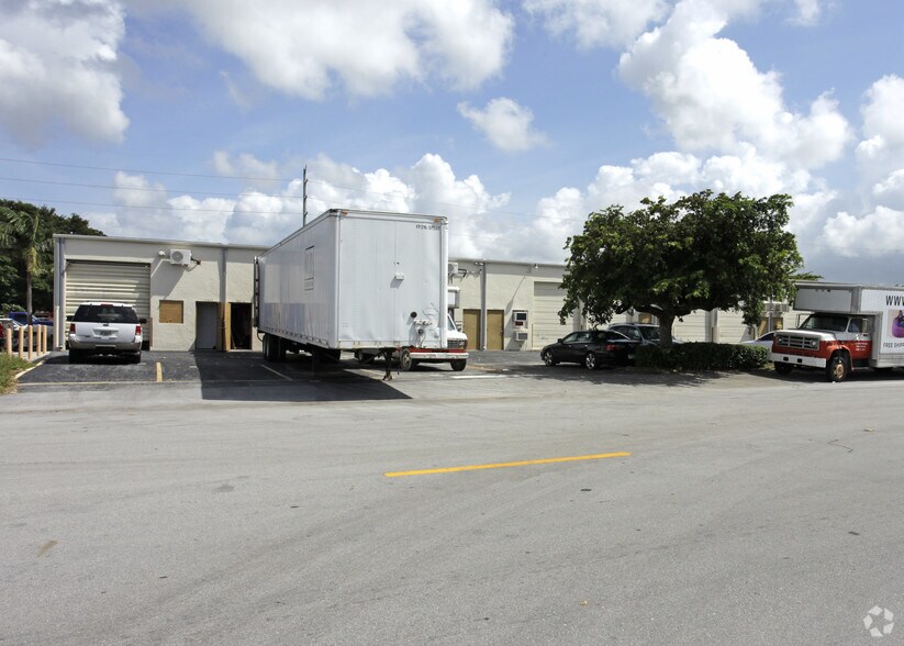 More Photos Of 18792-18798 SW 108th Ave, Miami Warehouse For Lease