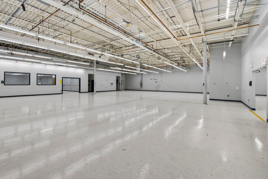 More Photos Of 645 Harvey Rd, Manchester Showroom For Lease