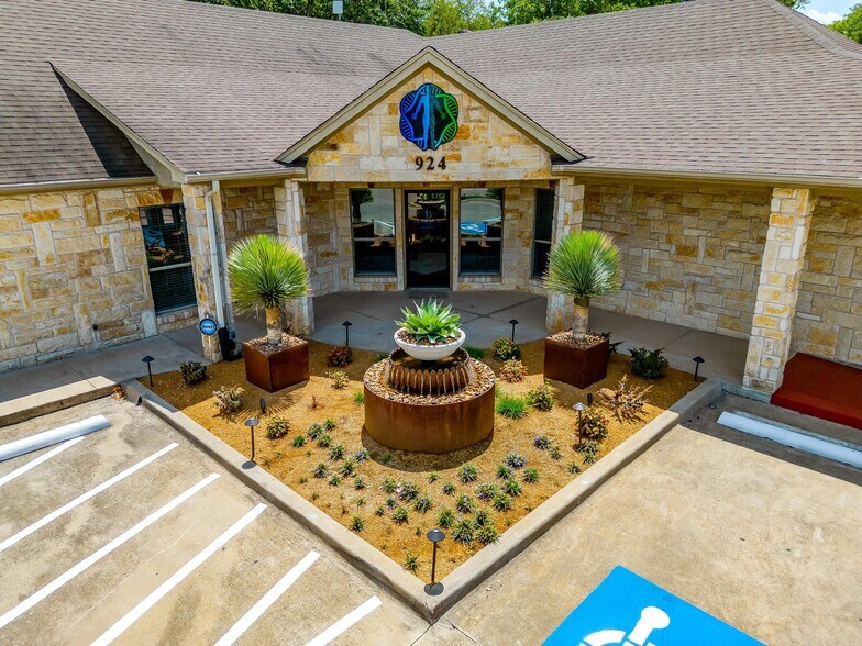 More Photos Of 924 Foster Ln, Weatherford Medical For Lease