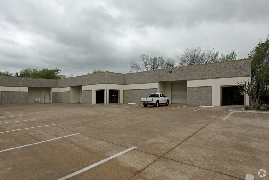 More Photos Of 2412 Richland Ave, Farmers Branch Light Manufacturing For Lease