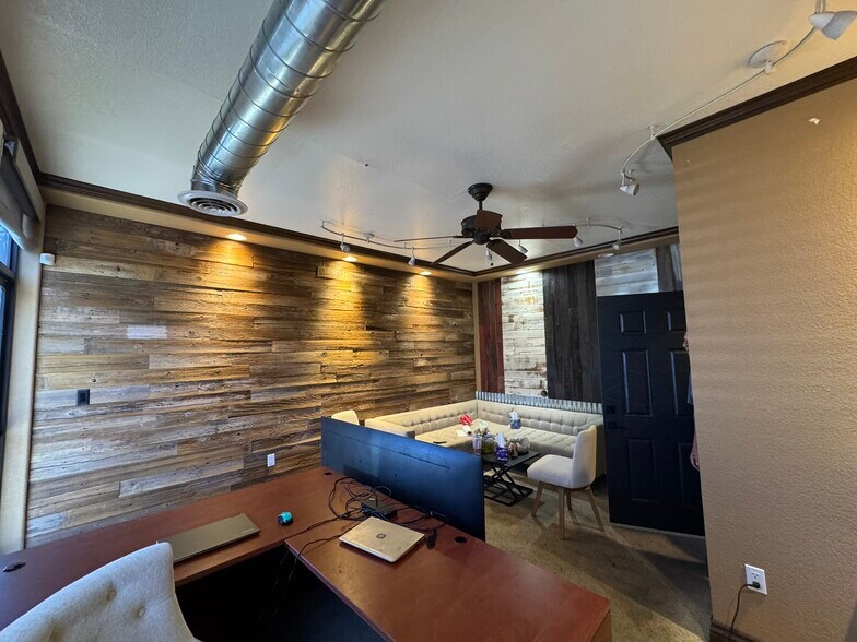 More Photos Of 29160 Goetz Rd, Menifee Showroom For Sale