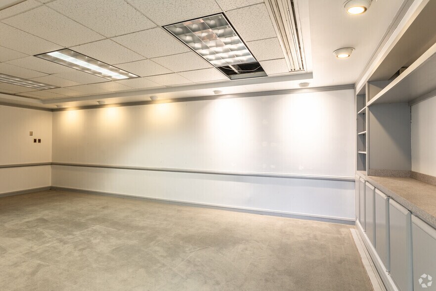 More Photos Of 500 E Main St, Norfolk Office Residential For Lease