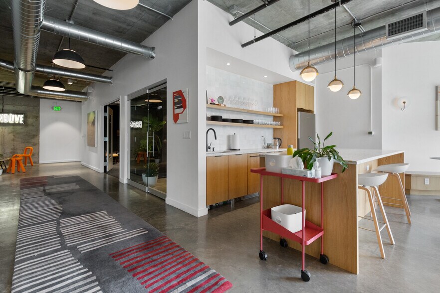 More Photos Of 3303 N Mississippi Ave, Portland Office For Lease