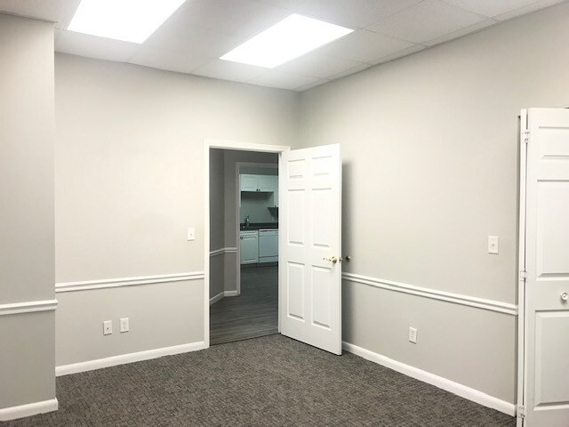 More Photos Of 13227 FM 1764 Rd, Santa Fe Office Residential For Lease