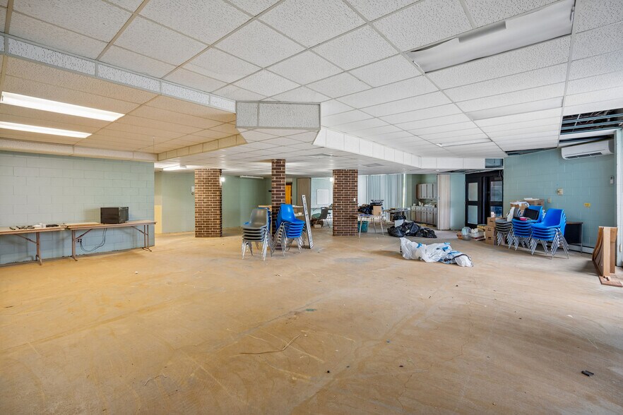 More Photos Of 3120 E 24th St, Des Moines Religious Facility For Sale