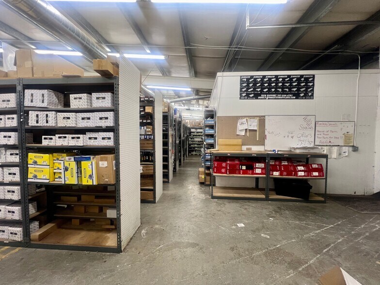 More Photos Of 950 W Columbia Dr, Kennewick Freestanding For Lease