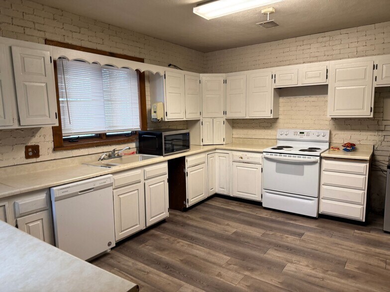 More Photos Of 1777 Kipling St, Lakewood Office For Sale