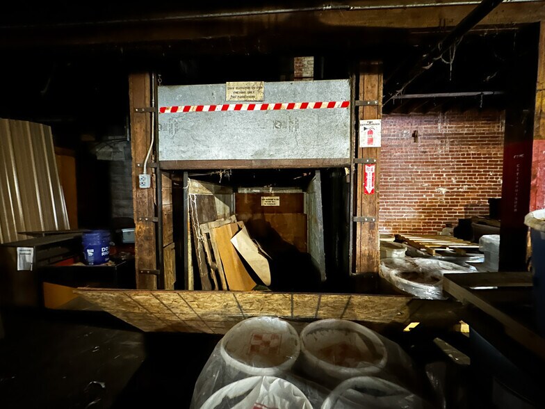 More Photos Of 230 D St NE, Miami Warehouse For Sale