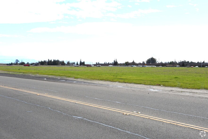 More Photos Of SW Mooney Blvd & Visalia Pky, Visalia Land For Sale
