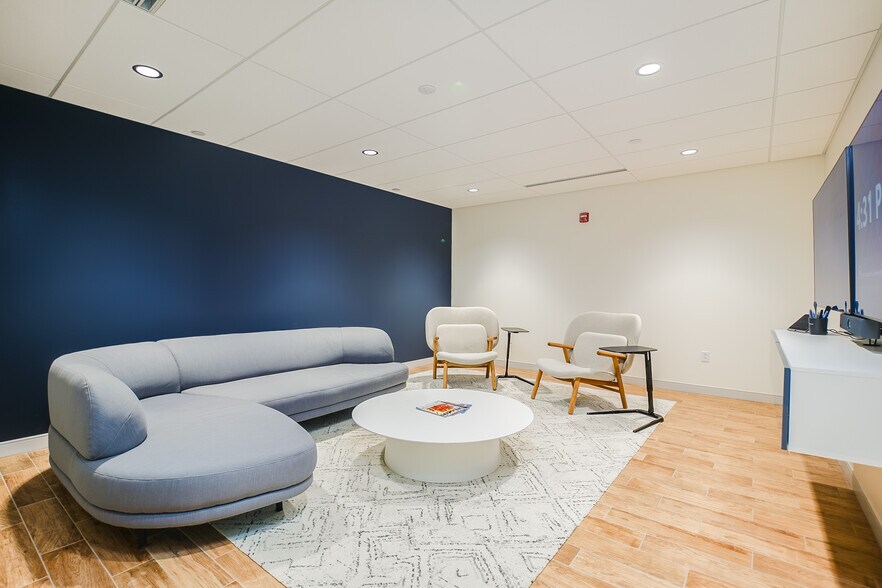 More Photos Of 11701 Borman Dr, Saint Louis Office For Sale