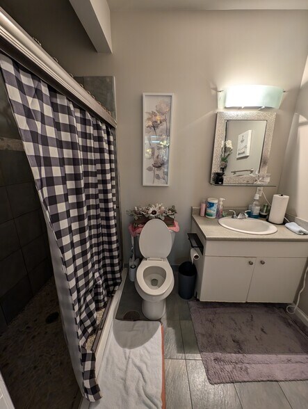 More Photos Of 2111 S Beretania St, Honolulu Storefront Retail Office For Lease