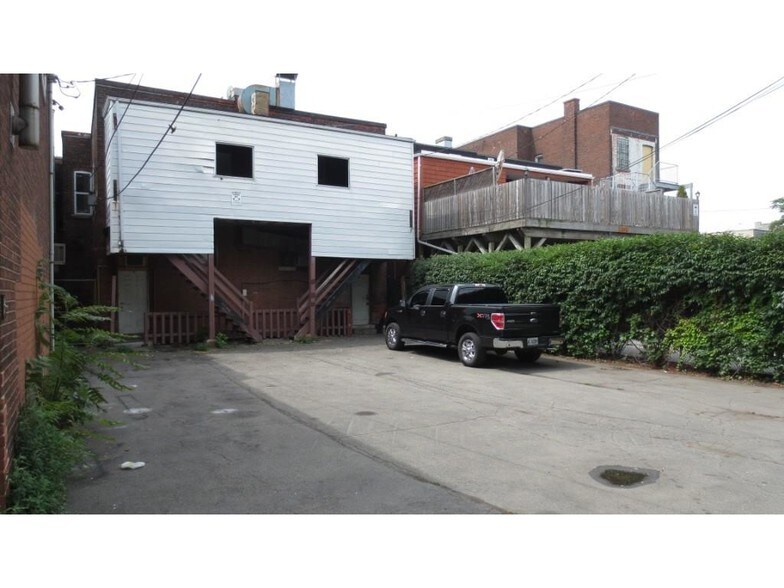 More Photos Of 599 King St E, Hamilton Storefront Retail Residential For Lease