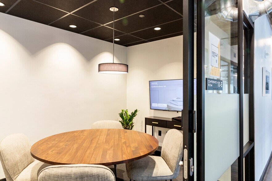 More Photos Of 261 Madison Ave, New York Coworking Space