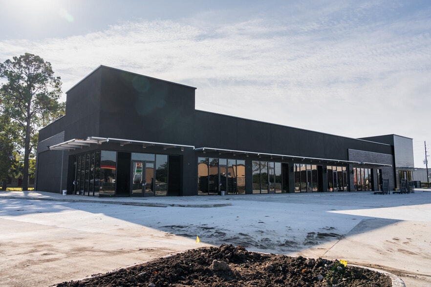 More Photos Of 2903 S Main St, Stafford Storefront For Lease