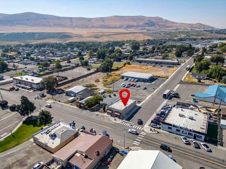 More Photos Of 515 9th St, Benton City Drugstore For Lease