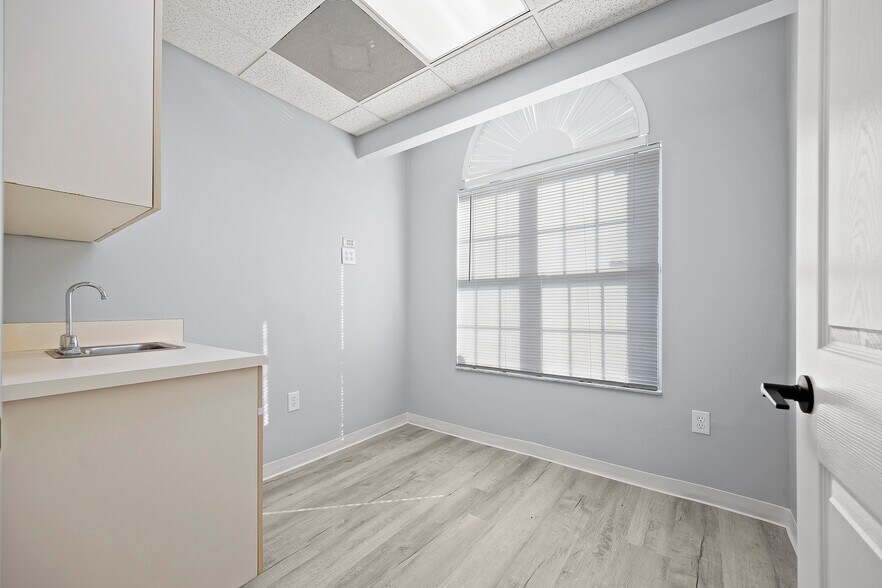 More Photos Of 1283 SW Sr-47, Lake City Medical For Lease