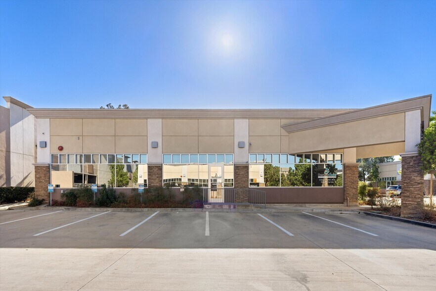 More Photos Of 27871 Smyth Dr, Santa Clarita Medical For Sale