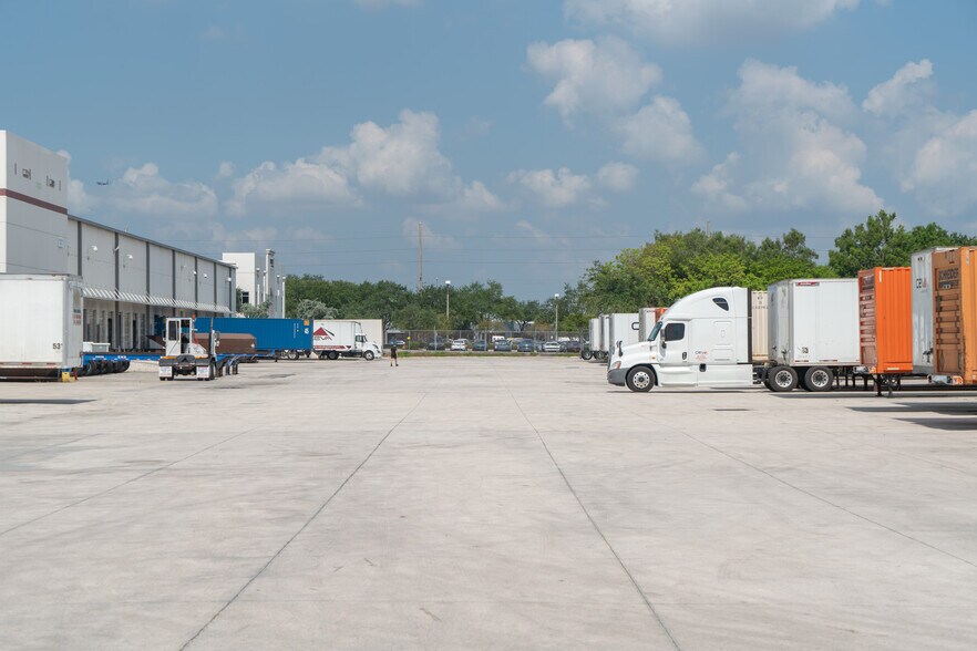 More Photos Of 5601 NW 72nd Ave, Miami Warehouse For Lease