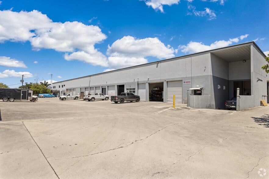 More Photos Of 2211 2nd Ave N, Lake Worth Unknown For Lease