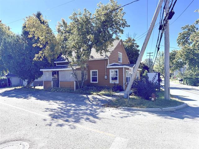 More Photos Of 254 Ch de la Grande-Côte, Rosemère Storefront Retail Residential For Sale