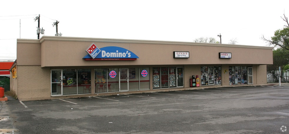 More Photos Of 129-137 Bandera Rd, San Antonio Storefront For Lease