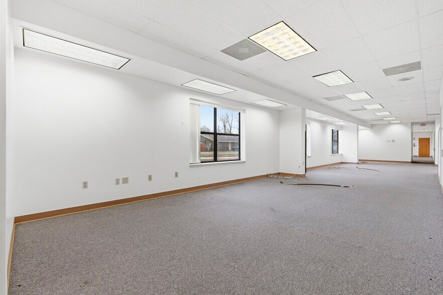 More Photos Of 718 N Martin St, East Prairie Office For Sale