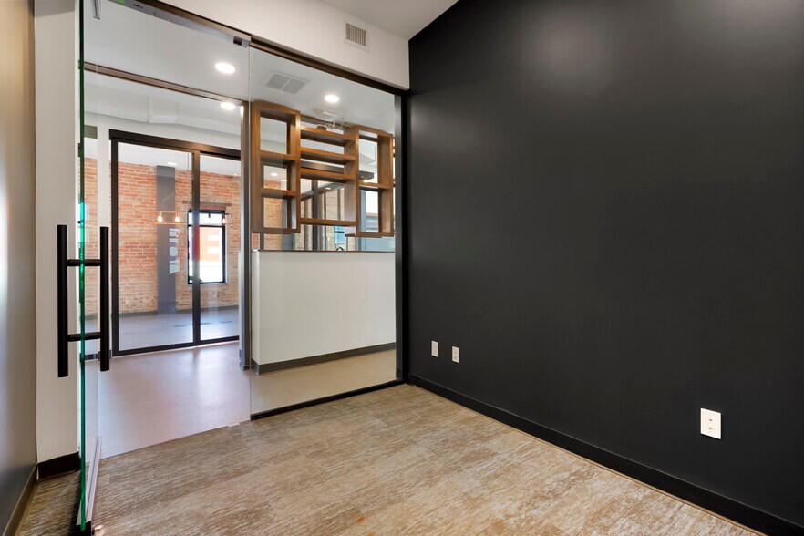 More Photos Of 1401 S Broadway, Denver Storefront Retail Office For Sale