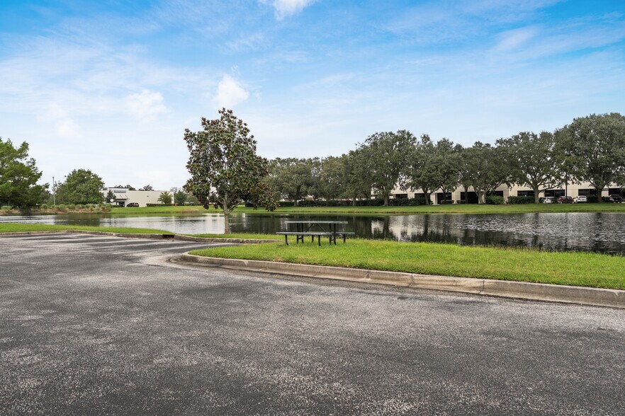 More Photos Of 310 Commerce Lake Dr, Saint Augustine Light Distribution For Lease