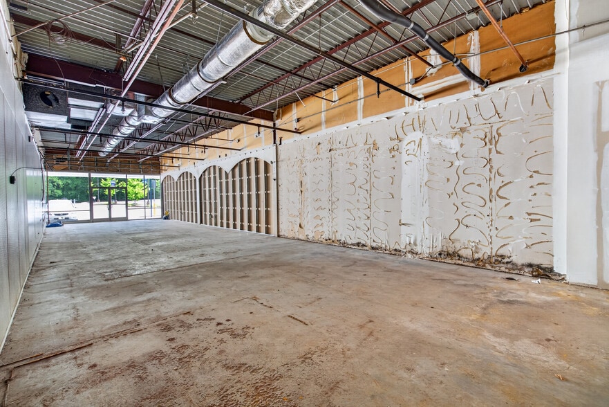 More Photos Of 439-489 N Cannon Blvd, Kannapolis Unknown For Lease